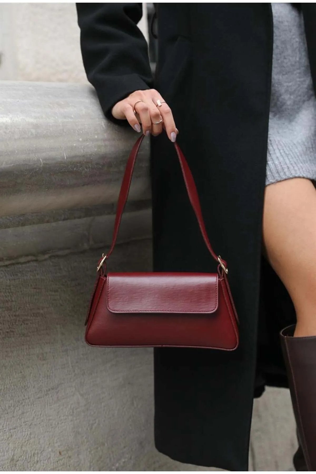 Red Shoulder Bag in Baguette Shape