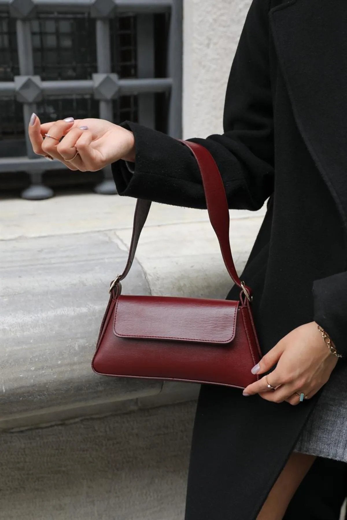 Red Shoulder Bag in Baguette Shape